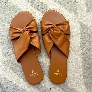 Brown LuLus sandals size 10 US. Never been worn.